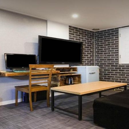 Merdi Hotel Suwon Buitenkant foto