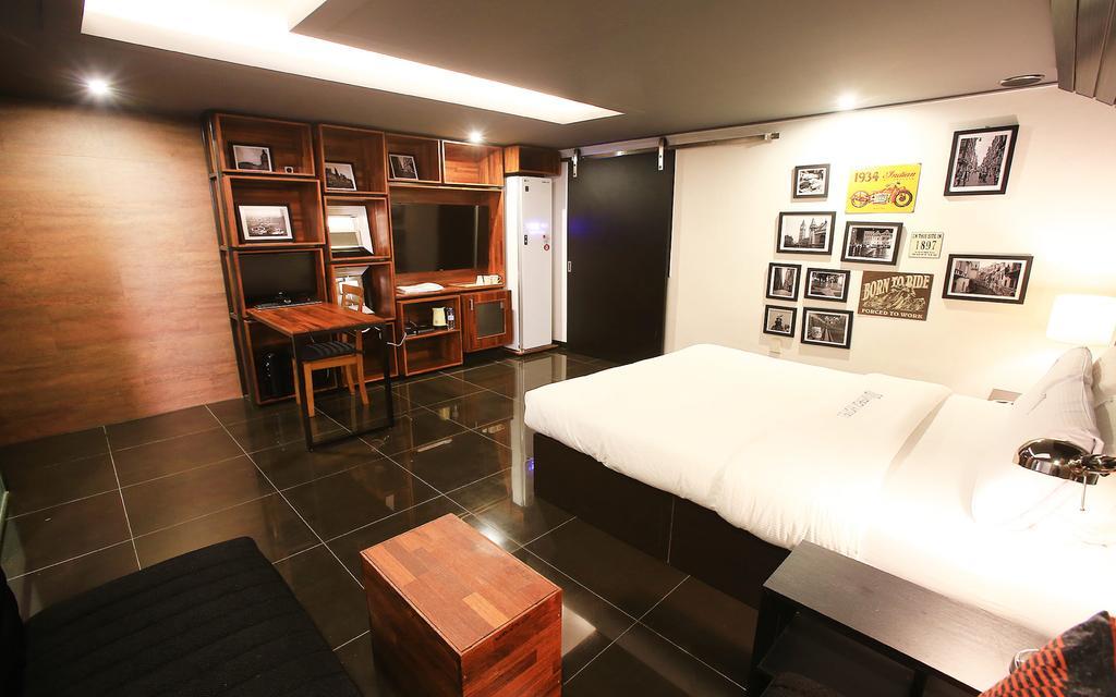 Merdi Hotel Suwon Buitenkant foto