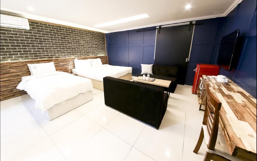 Merdi Hotel Suwon Buitenkant foto