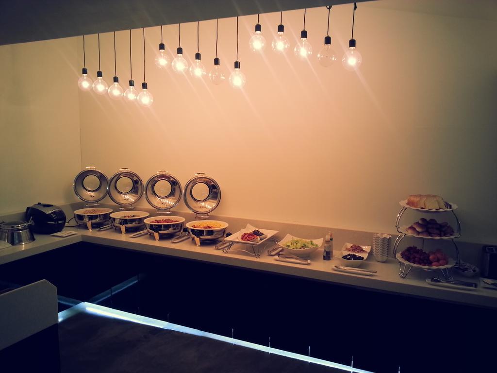 Merdi Hotel Suwon Buitenkant foto