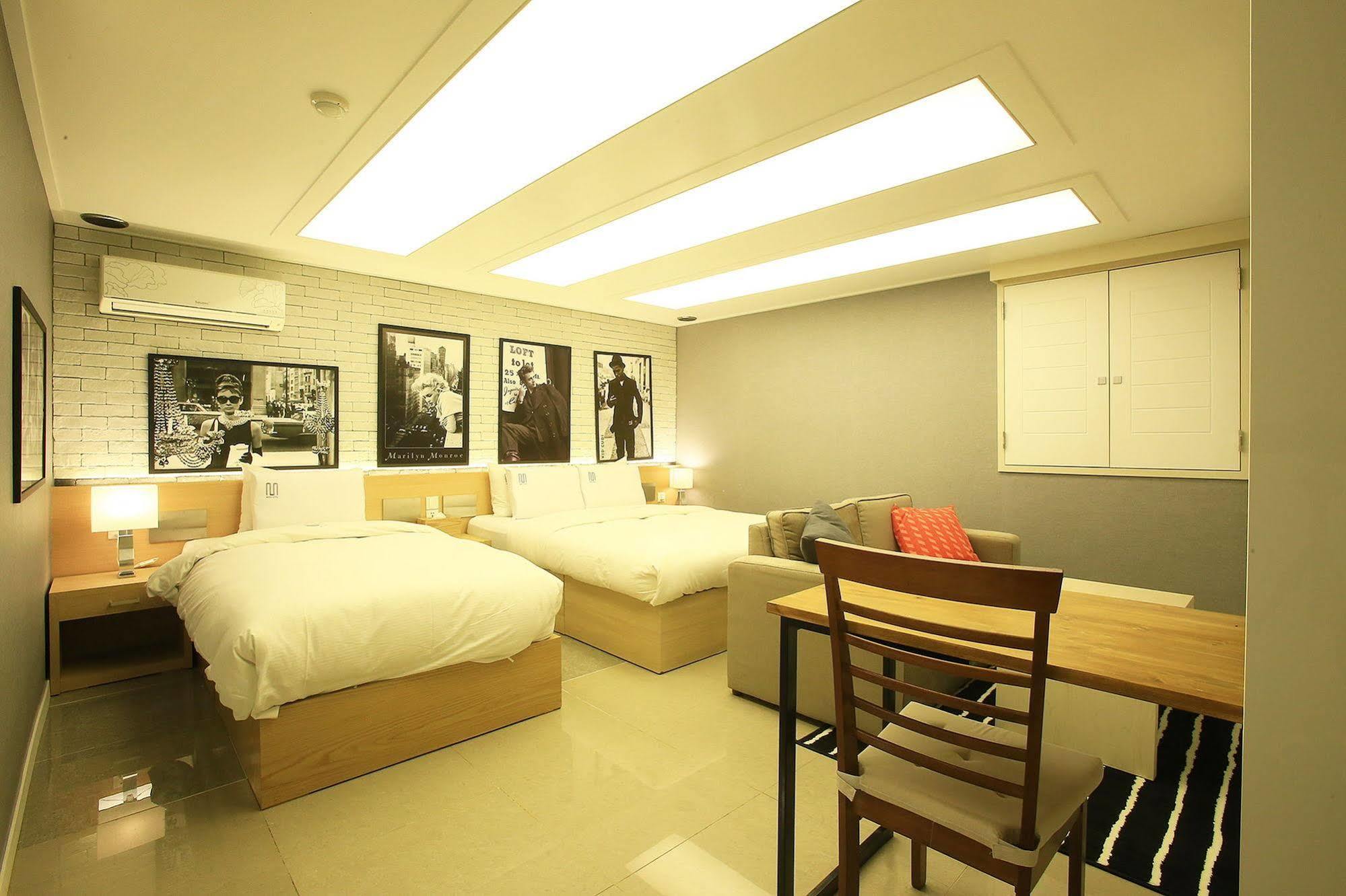 Merdi Hotel Suwon Buitenkant foto