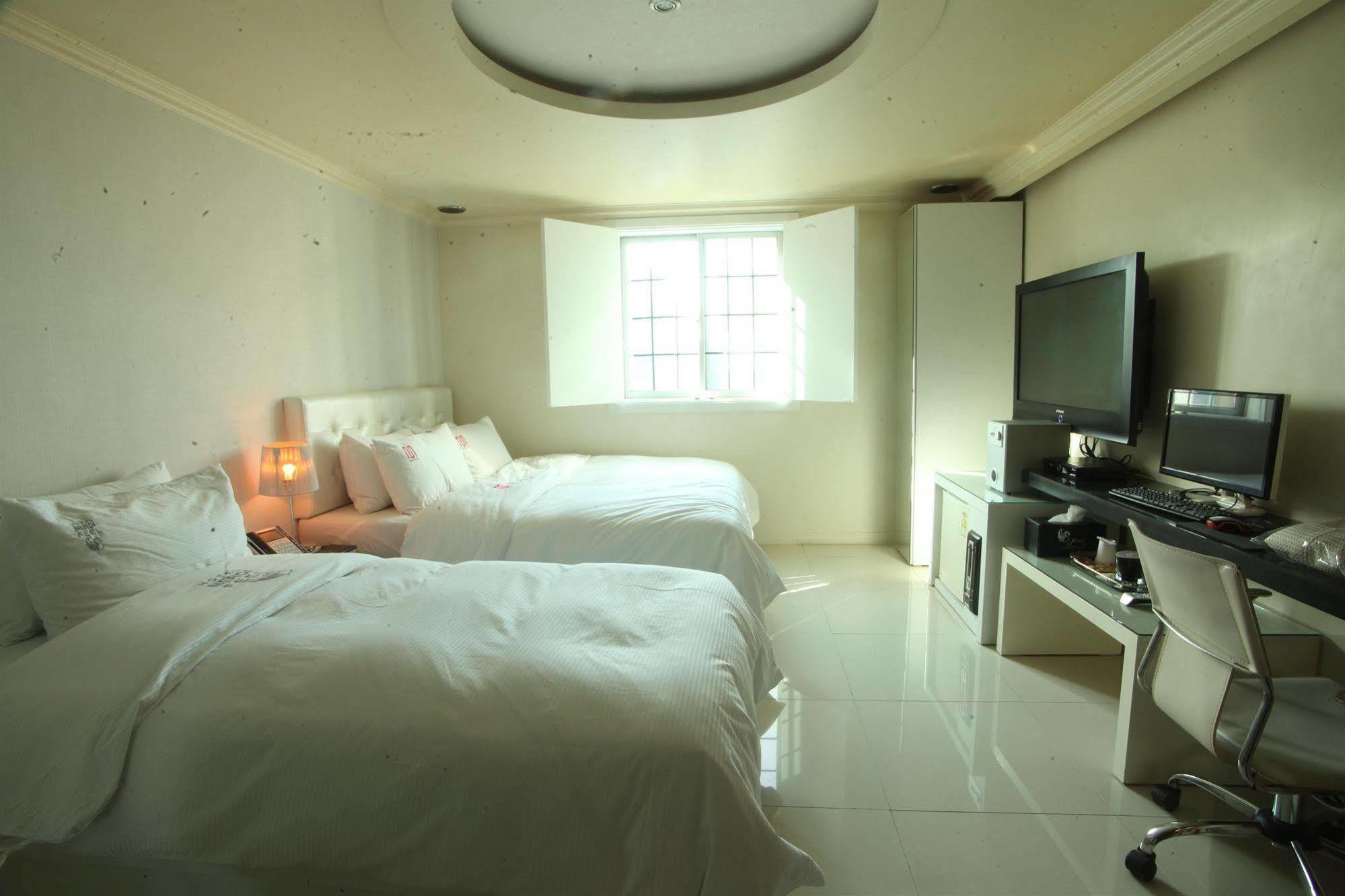 Merdi Hotel Suwon Buitenkant foto