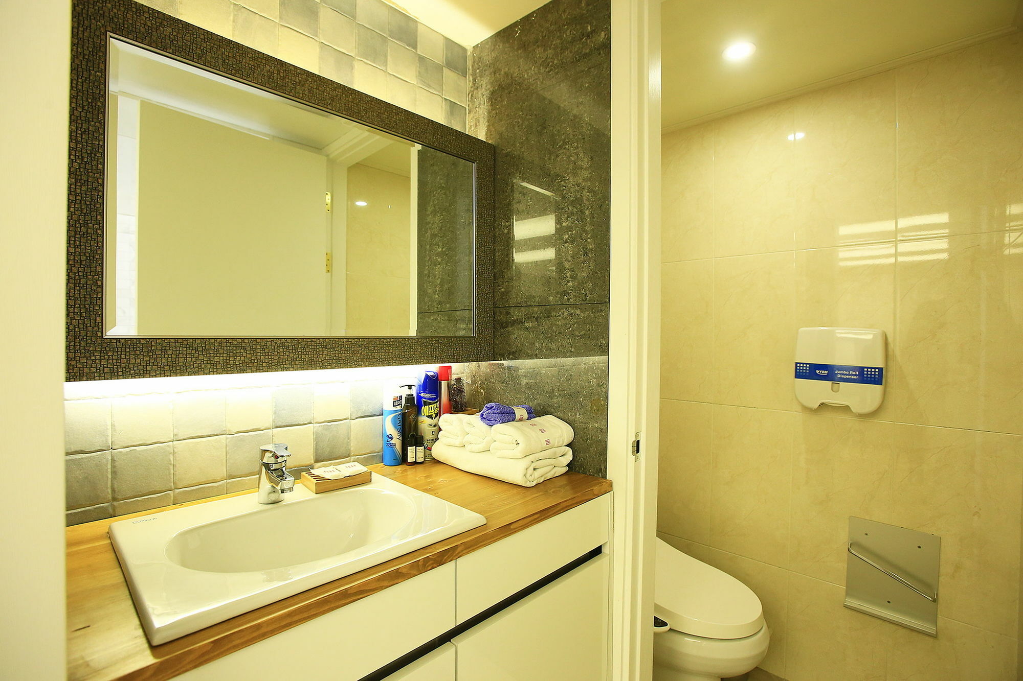 Merdi Hotel Suwon Buitenkant foto